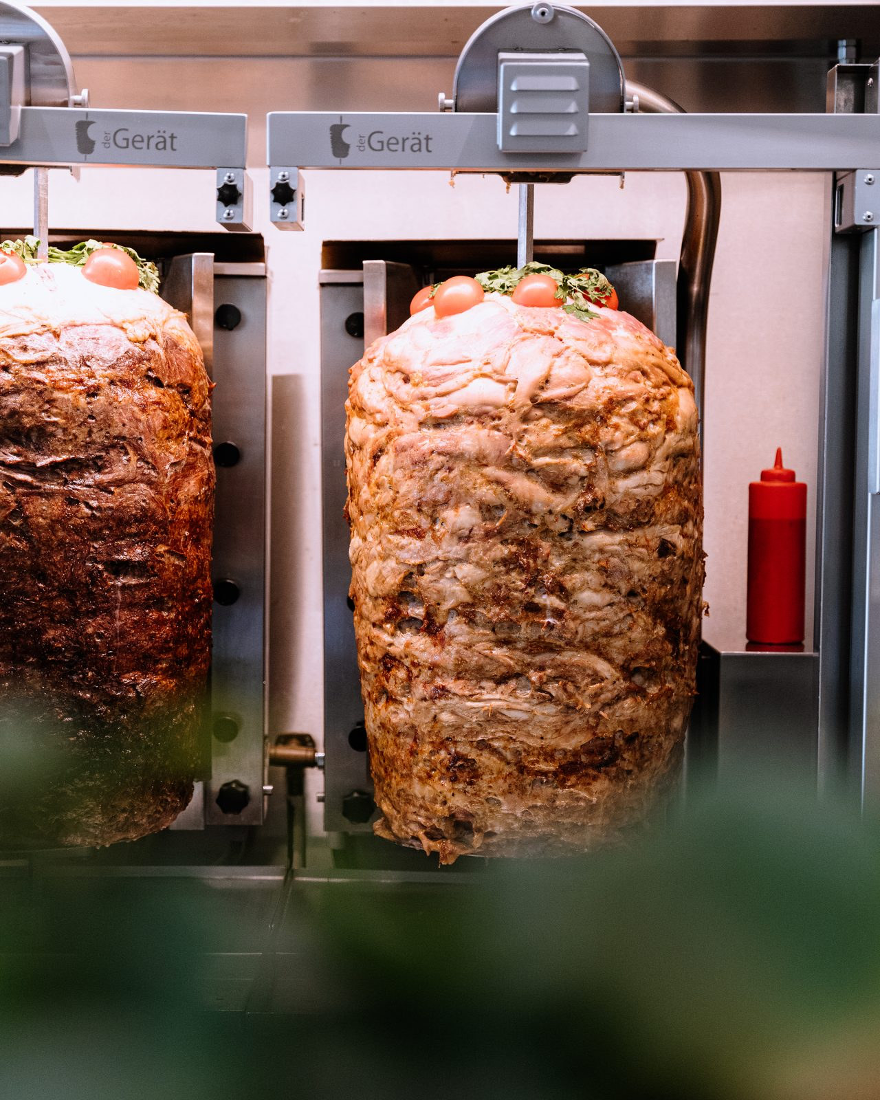 Döner-Spieß auf dem Grill im Kebaphaus am Feuersee